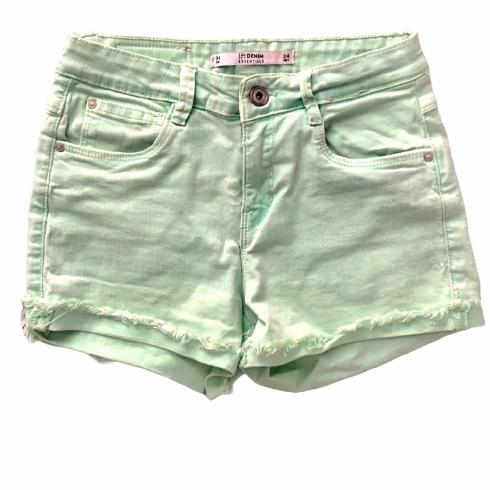 🟩 3 / $20 🟩 Lefties light green short